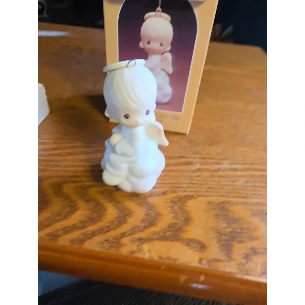Precious Moments Ornament Angel 'But Love Goes‎ On Forever' Porcelain Christmas